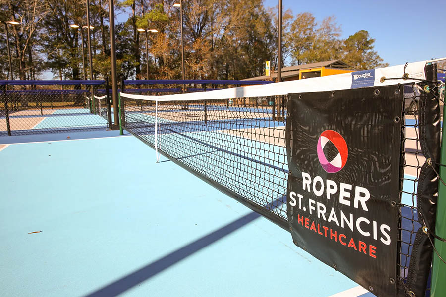 roper banner on tennis court